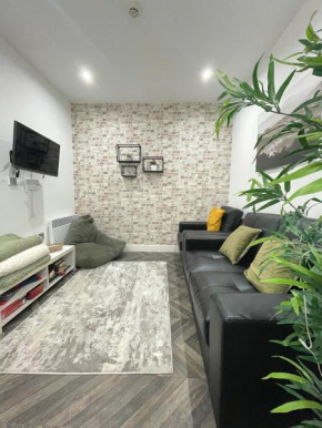 Stylish City Center 2 BR Retreat - Belgravia House